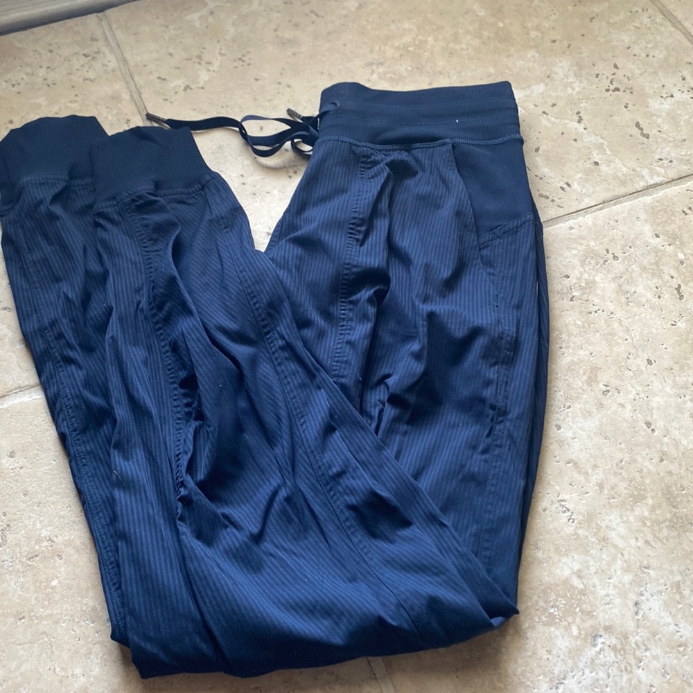 Brand new Lululemon studio joggers size 2